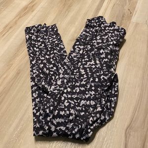 LULULEMON | Patterned Athletic Leggings